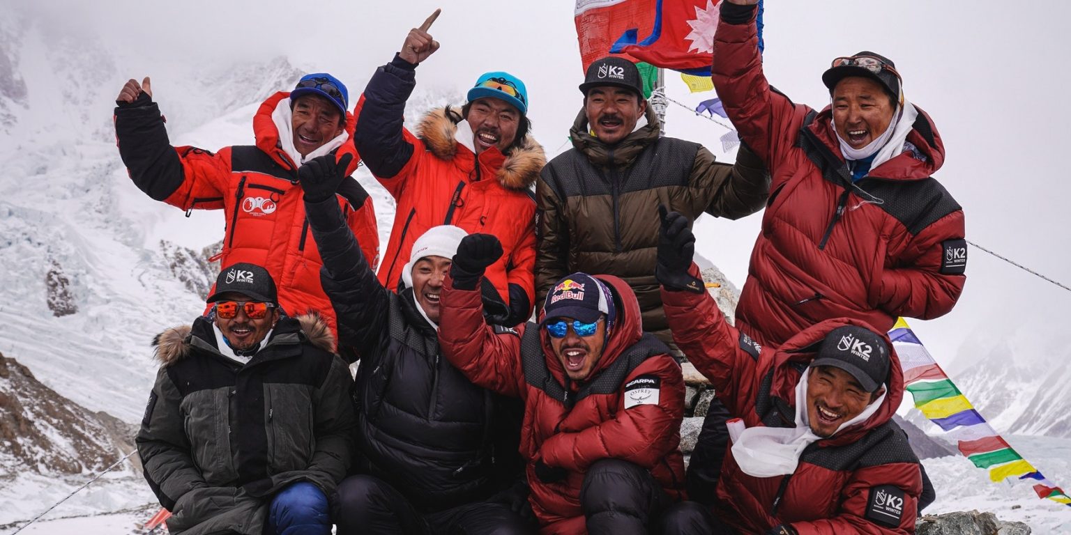 Sherpa guide makes history with 27th Everest ascent - Asiana Times