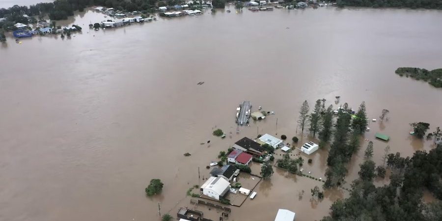 image depicting Weather: Australia faces worst floods in 50 years