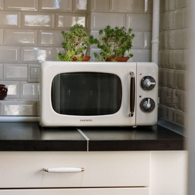 Image depicting microwave, as in, The invention of microwave was an accident