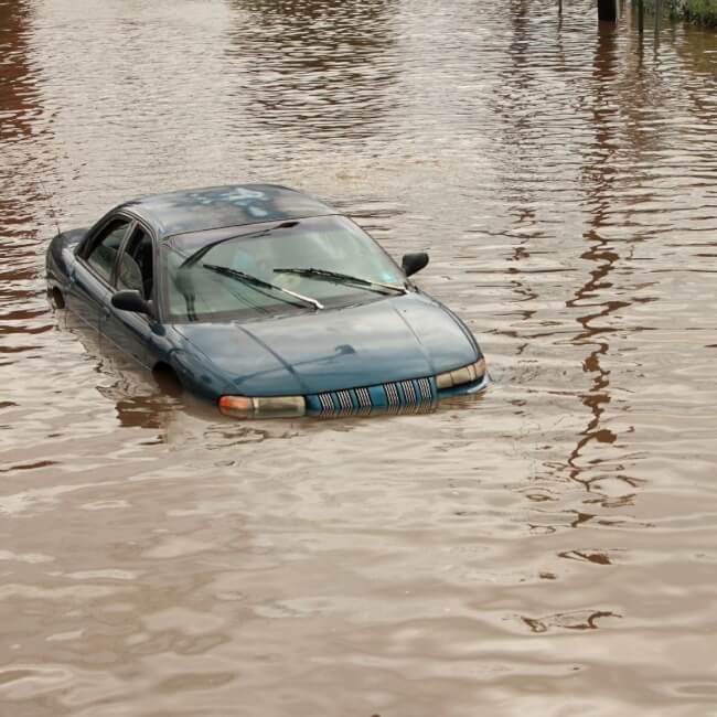 Image depicting car, as in, Watch a video: Car sinks into lake on live television