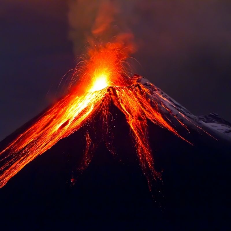 Image depicting 'Miracle house' escapes destruction in volcano eruption