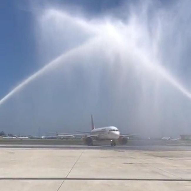 Image depciting Air India flight gets water cannon salute