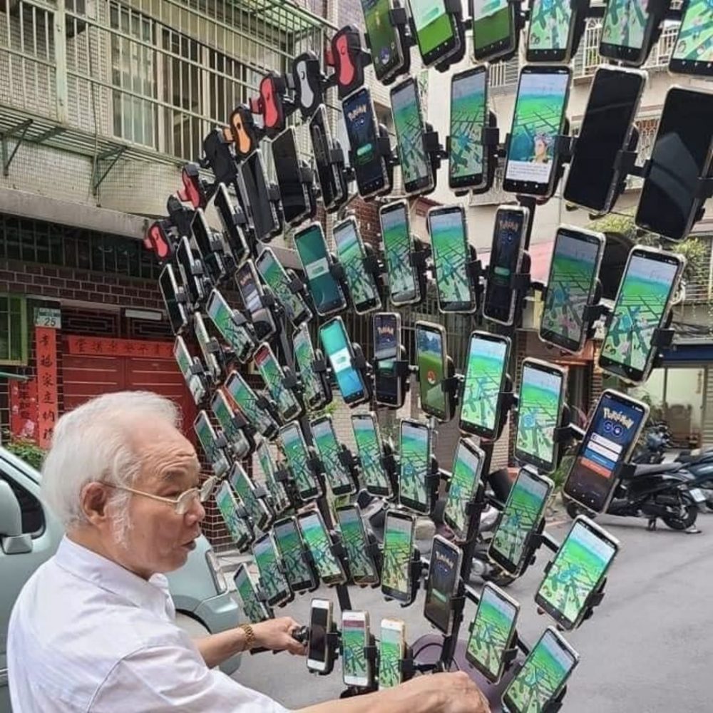 Image depicting 74-year-old plays Pokémon on 64 phones!