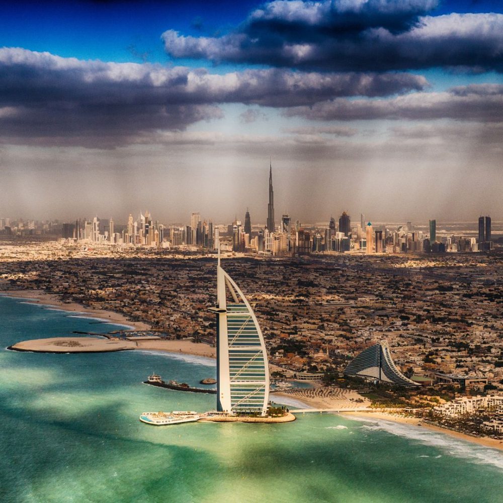 Image depicting UAE rain boosts Karak tea and umbrella sales!