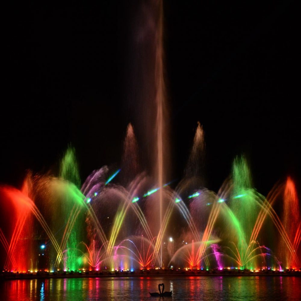 Image depicting India's largest musical floating fountain!