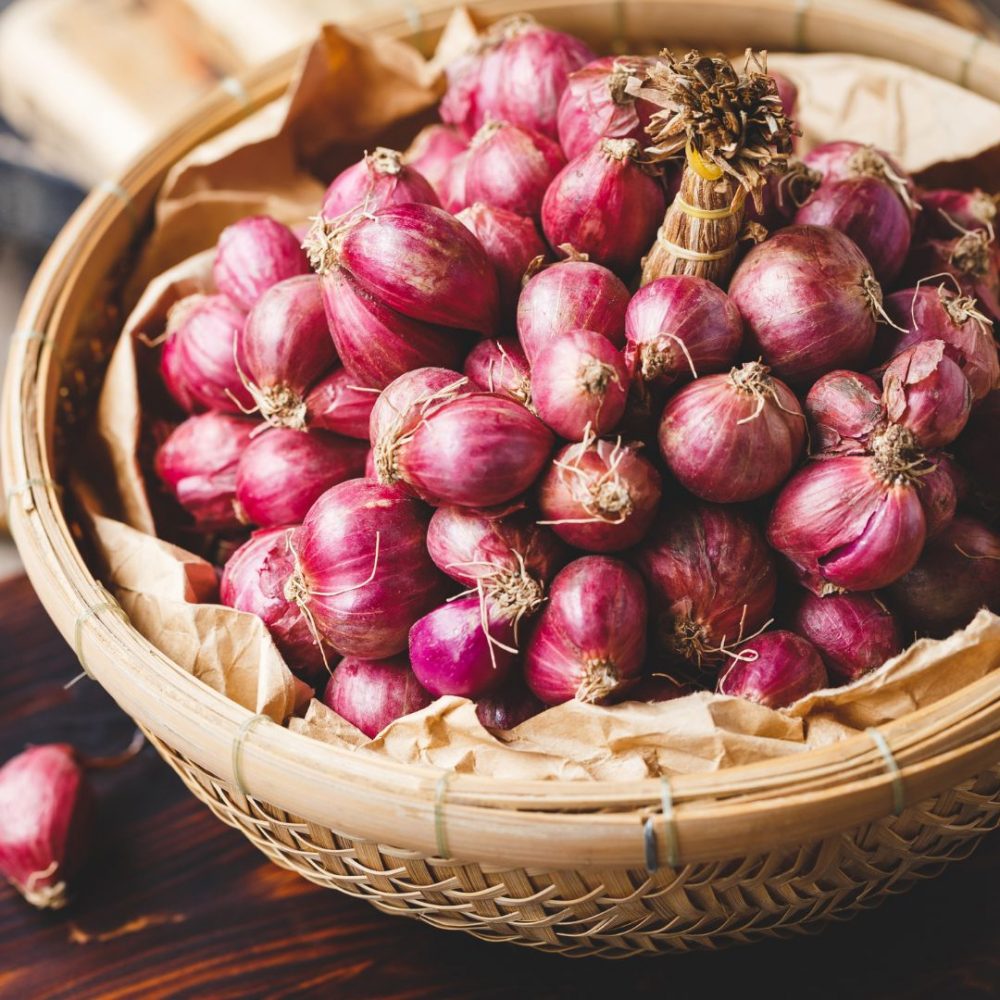 Image depicting Fall in onion prices upset Indian farmers!