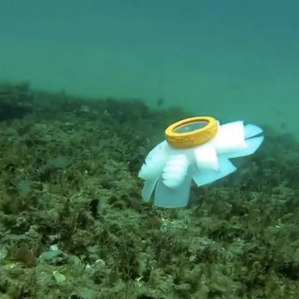 Image depicting Jellyfish Robot Cleans the Ocean!