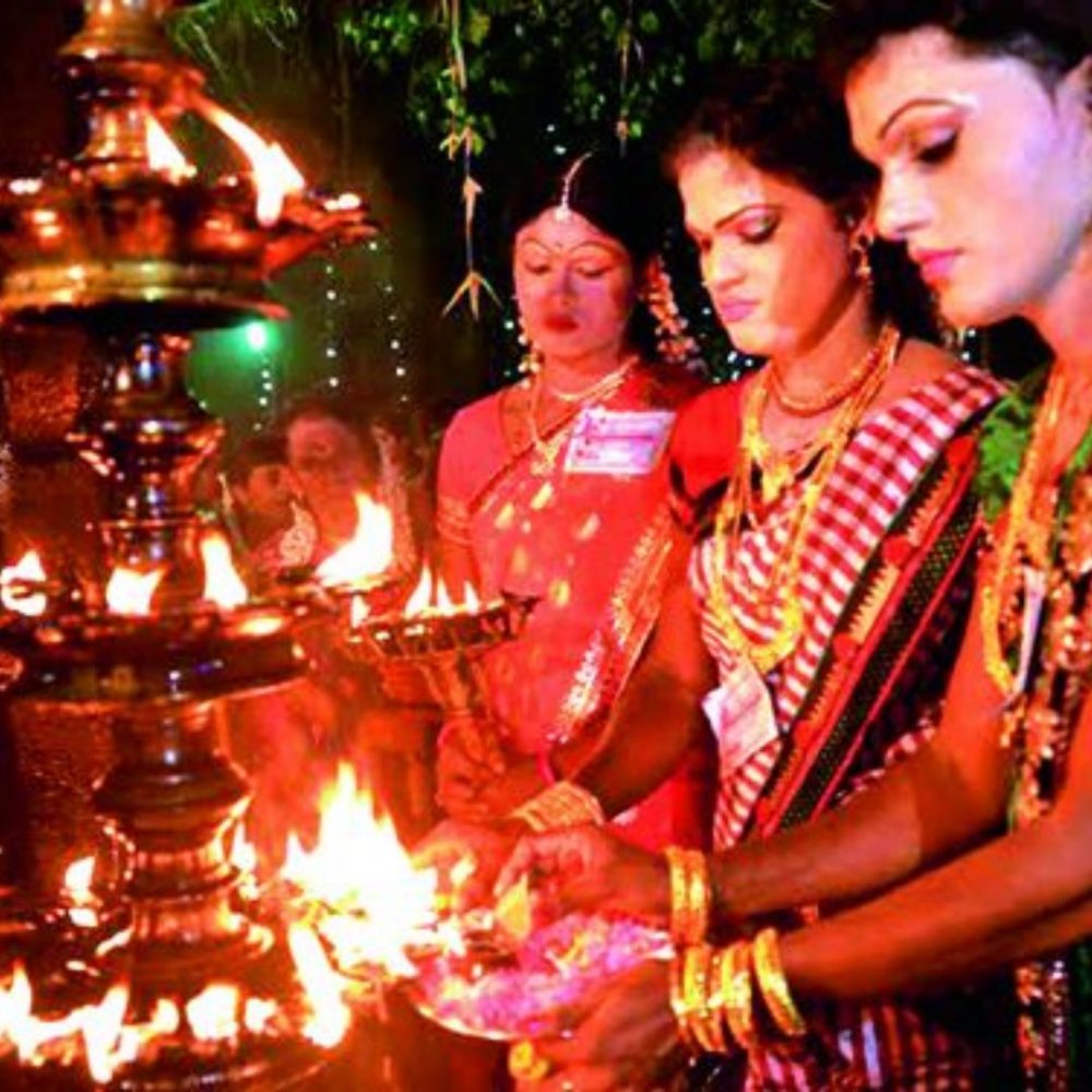 Image depicting Kerala's Chamayavilakku Festival: Men in Women's Attire